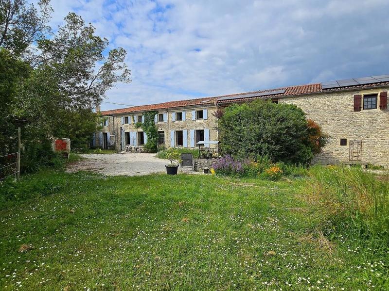 Longère - 241 m² - 8 pièces