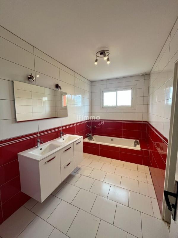 Maison - 152 m² - 6 pièces