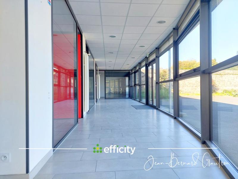 Local d'activité / Entrepôt - 1 560 m² - 8 pièces