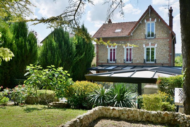 Maison - 180 m² - 8 pièces