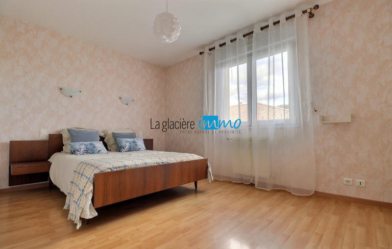 Maison traditionnelle - 155 m² - 6 pièces