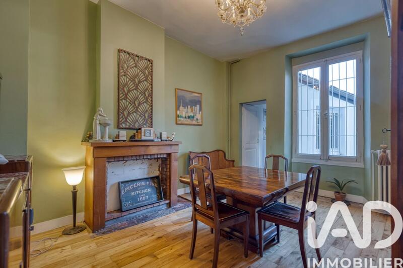 Maison - 241 m² - 6 pièces