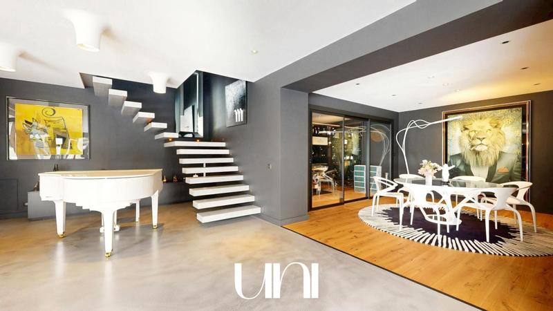 Maison - 316 m² - 8 pièces