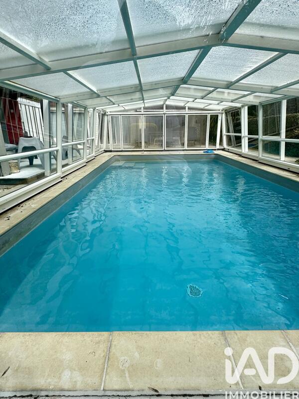 Maison - 245 m² - 10 pièces