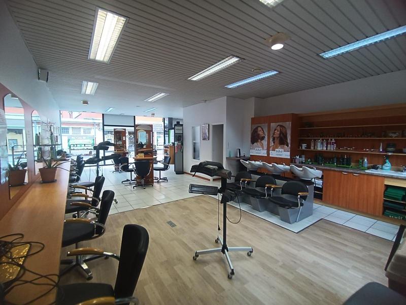 Local commercial - 149 m² - 2 pièces