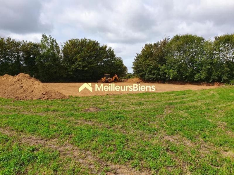 Terrain constructible - 1 600 m²