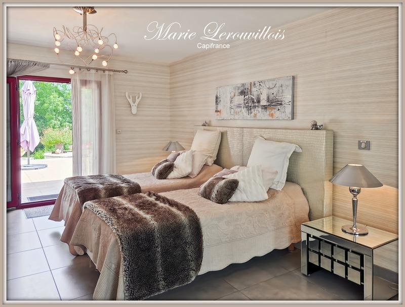 Maison - 440 m² - 12 pièces