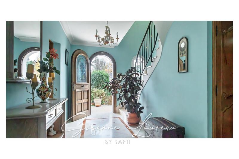 Villa - 215 m² - 9 pièces