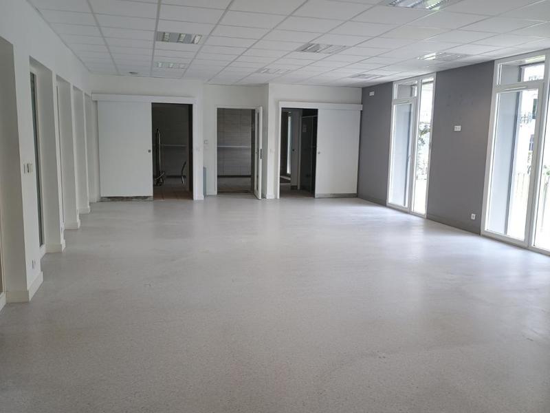 Bureau - 191 m² - 9 pièces