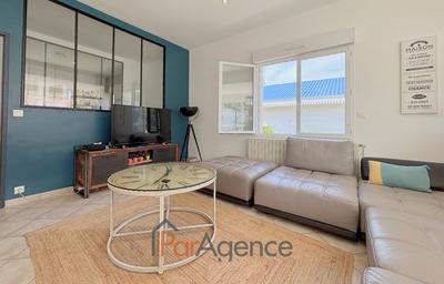 Maison - 220 m² - 8 pièces