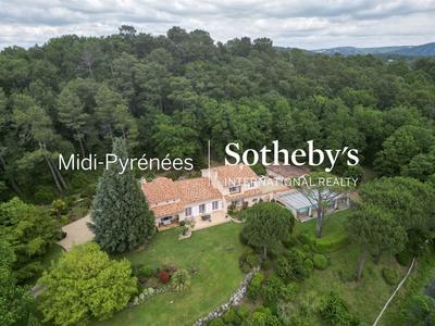 Maison - 355 m² - 10 pièces