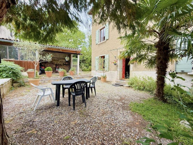 Maison - 210 m² - 9 pièces