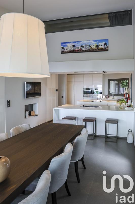 Maison - 350 m² - 9 pièces