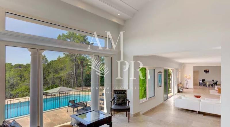 Villa - 600 m² - 12 pièces