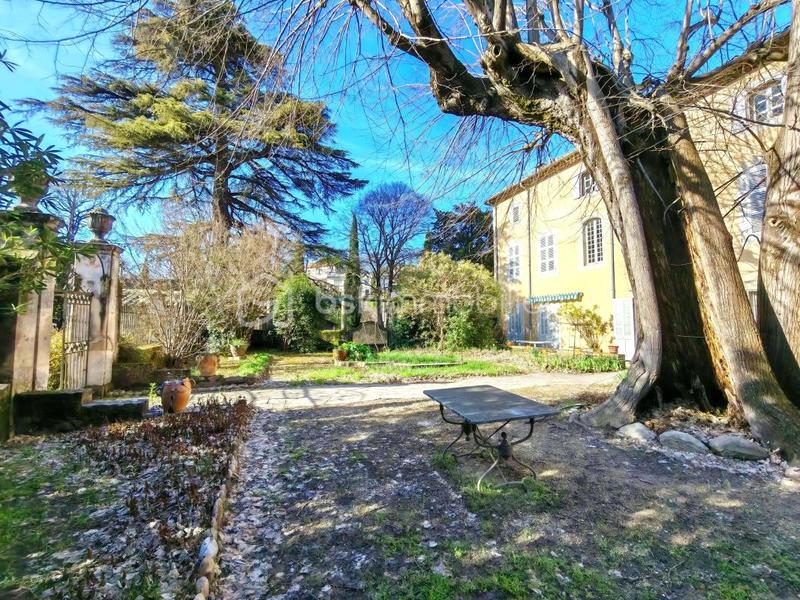 Appartement - 661 m² - 17 pièces