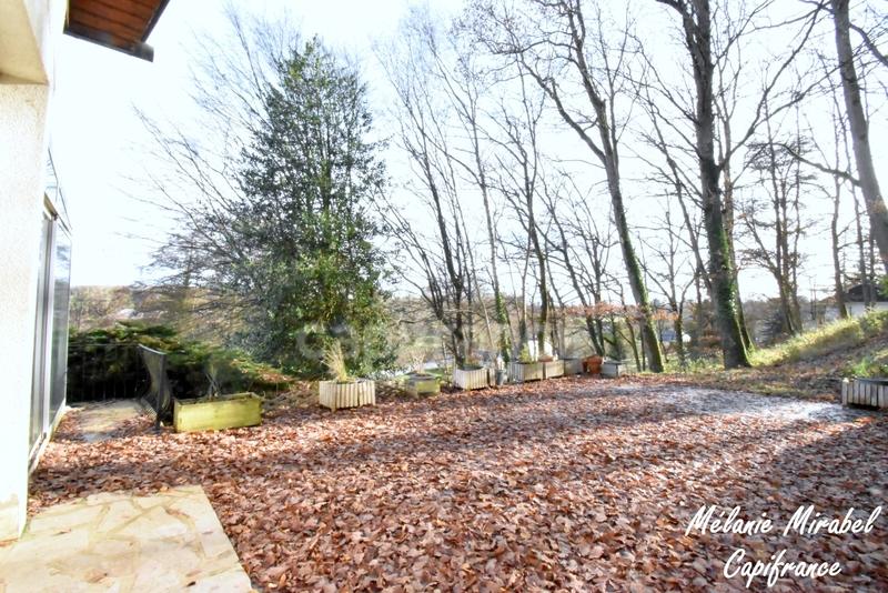 Maison - 186 m² - 10 pièces