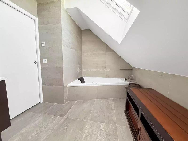 Maison - 334 m² - 11 pièces