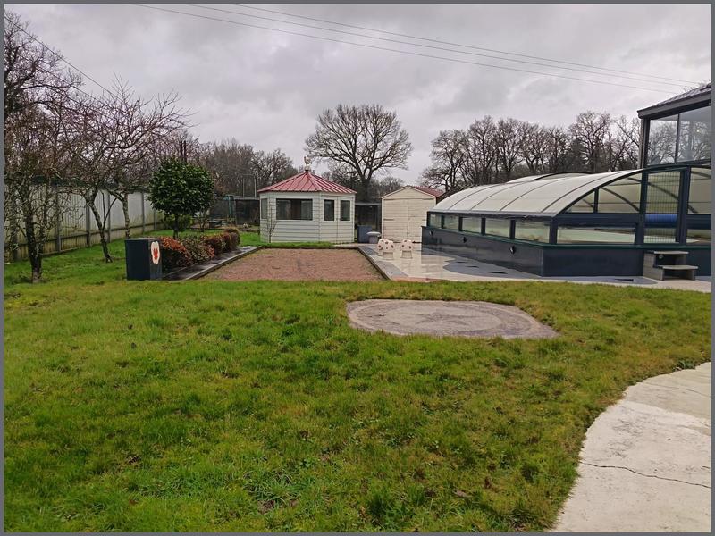 Maison - 143 m² - 9 pièces