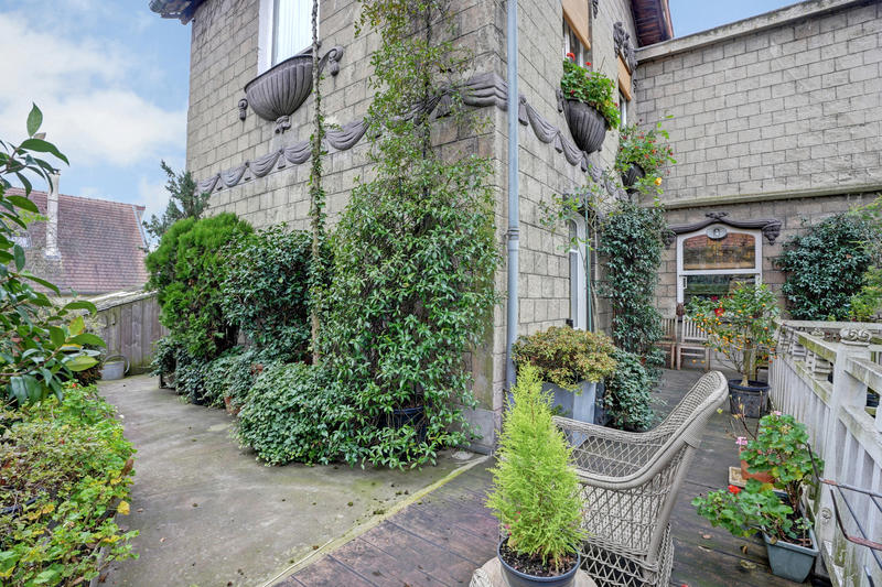 Maison - 199 m² - 14 pièces