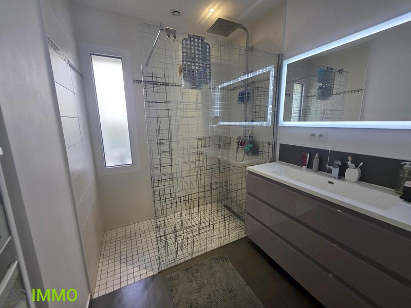 Maison - 330 m² - 9 pièces