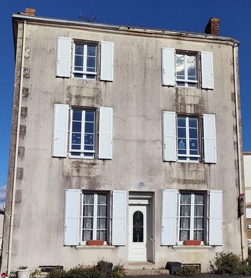 Maison de bourg - 138 m² - 7 pièces