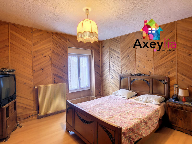 Maison - 240 m² - 12 pièces