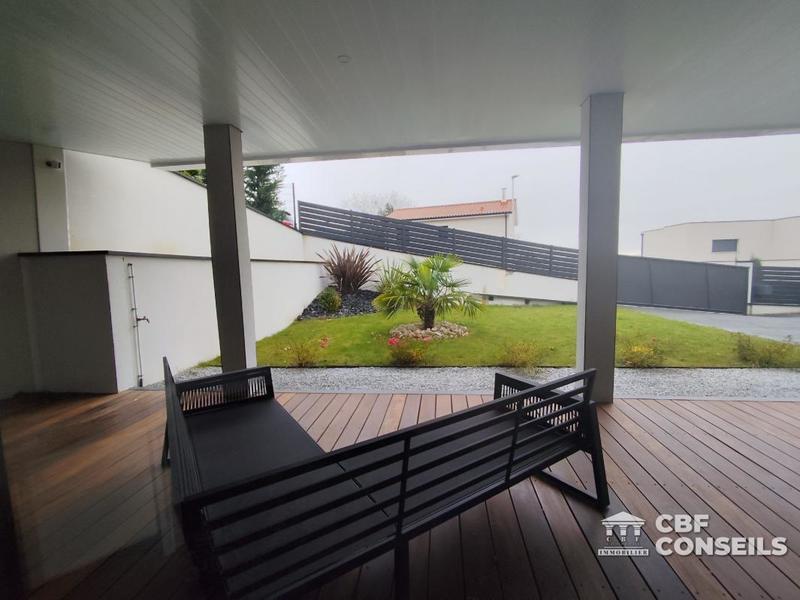 Maison - 247 m² - 7 pièces