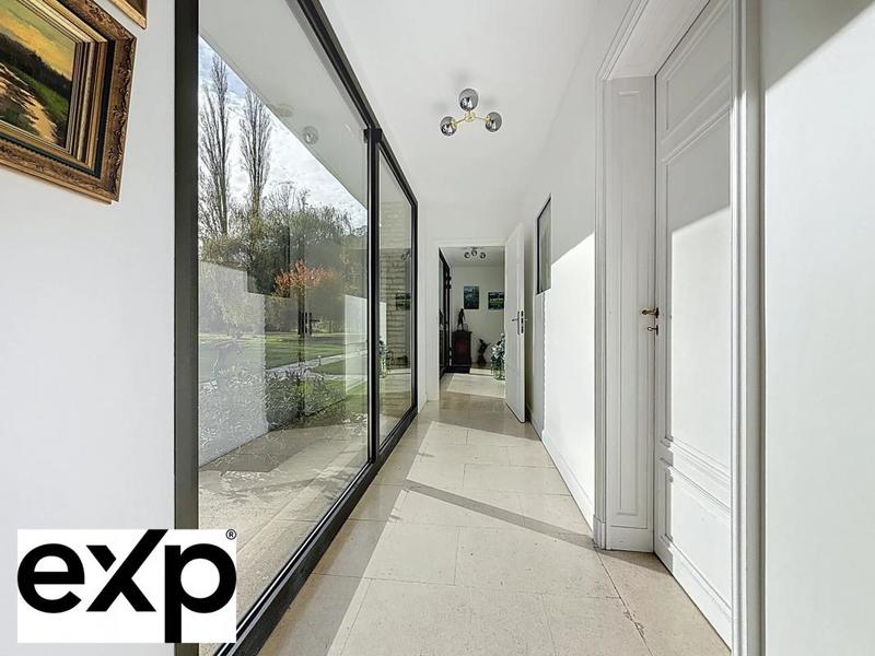 Propriété - 1 032 m² - 18 pièces