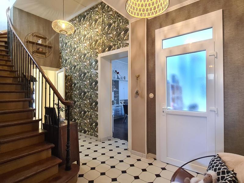 Maison - 212 m² - 6 pièces