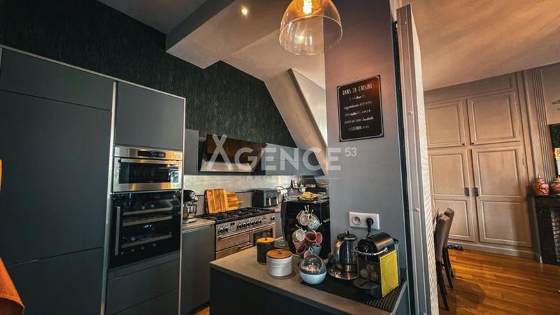 Maison bourgeoise - 250 m² - 9 pièces