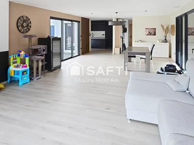 Maison - 172 m² - 8 pièces