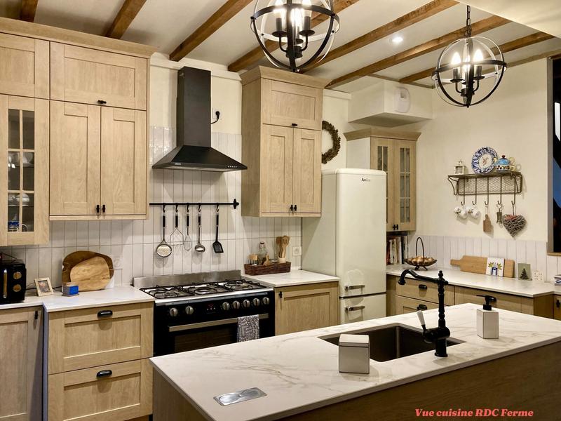 Maison - 298 m² - 9 pièces