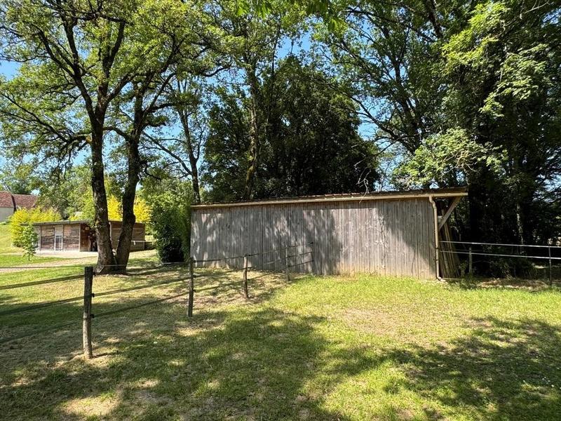 Propriété - 207 m² - 6 pièces