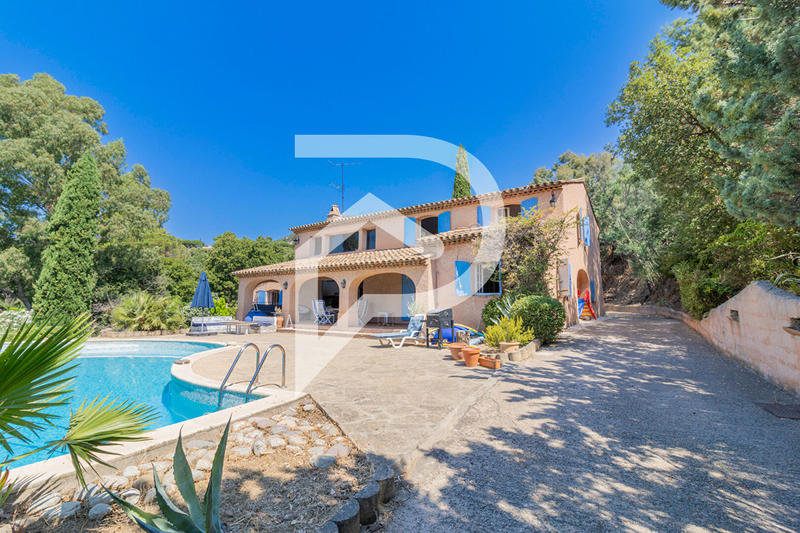 Maison - 380 m² - 10 pièces