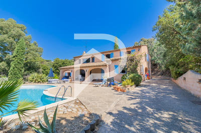 Maison - 380 m² - 10 pièces