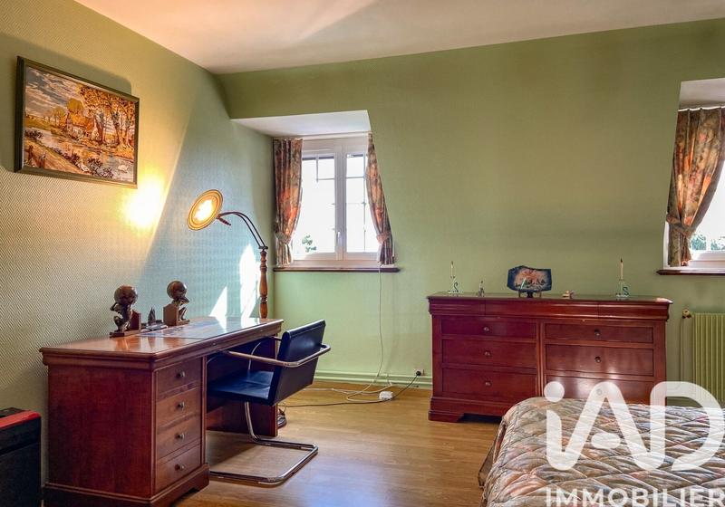 Maison - 230 m² - 8 pièces