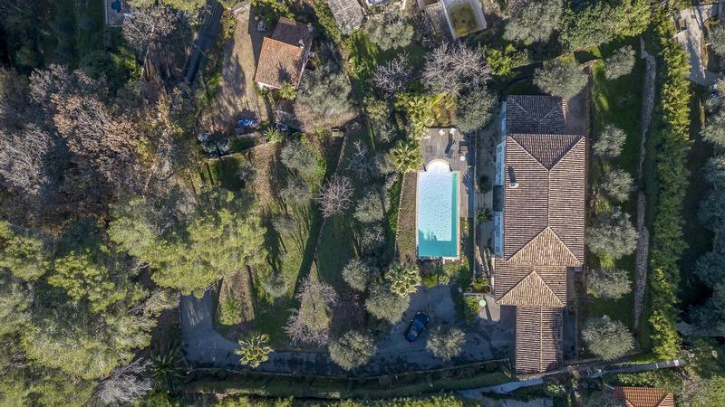 Maison - 232 m² - 8 pièces