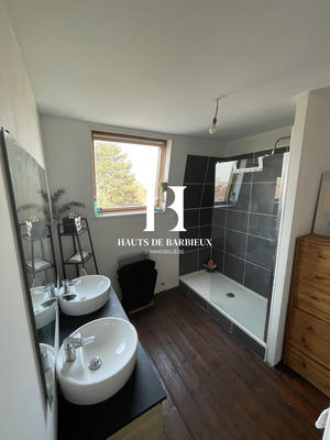 Maison - 234 m² - 9 pièces