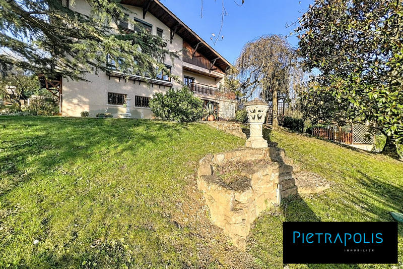 Maison traditionnelle - 165 m² - 8 pièces