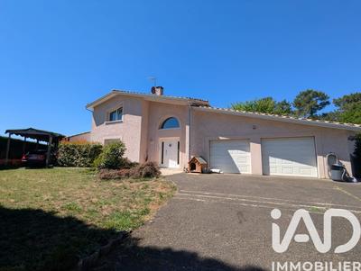 Maison - 263 m² - 9 pièces