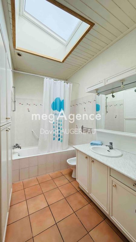 Maison traditionnelle - 163 m² - 8 pièces