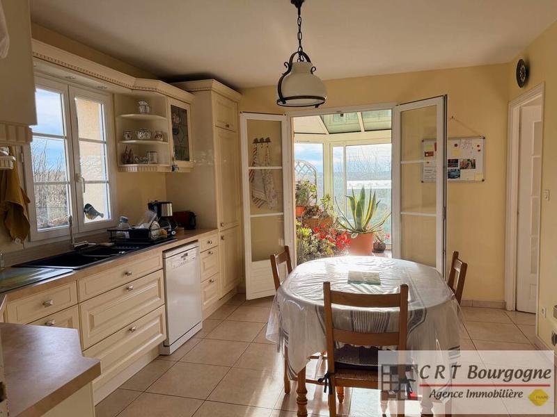 Maison - 202 m² - 7 pièces