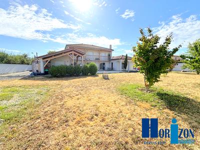 Maison - 222 m² - 8 pièces