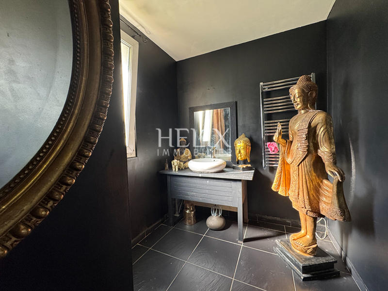 Maison - 350 m² - 8 pièces