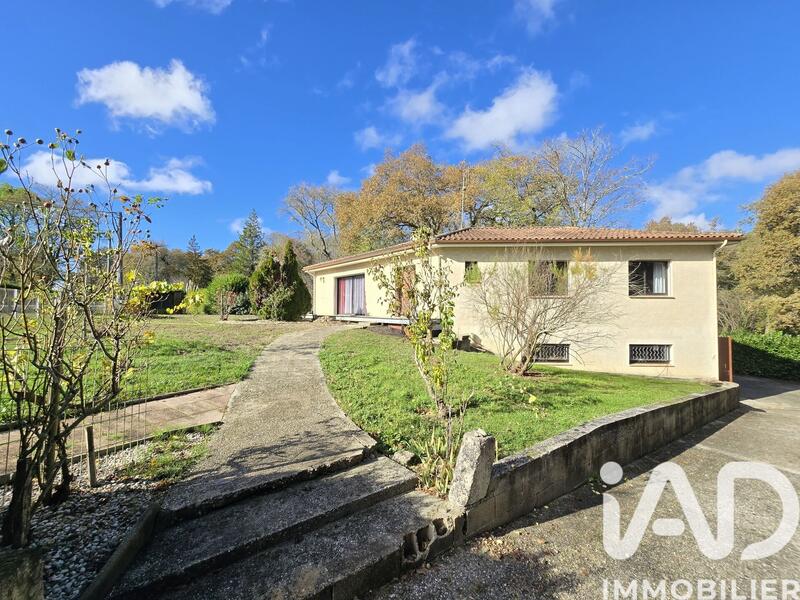 Maison - 212 m² - 8 pièces