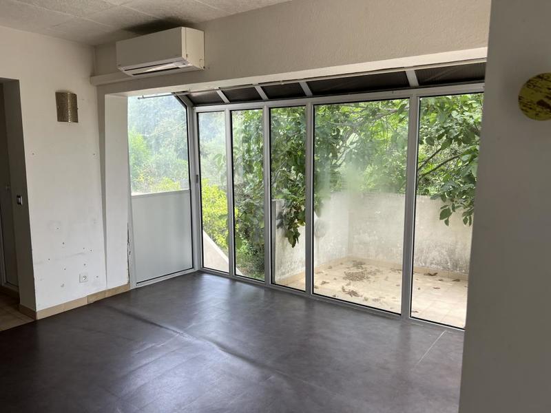 Maison - 256 m² - 5 pièces