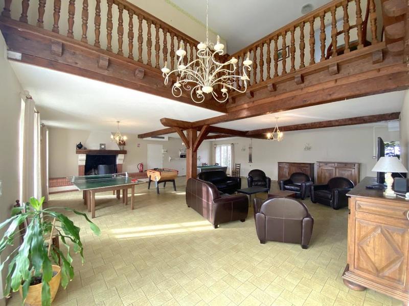 Maison - 725 m² - 24 pièces