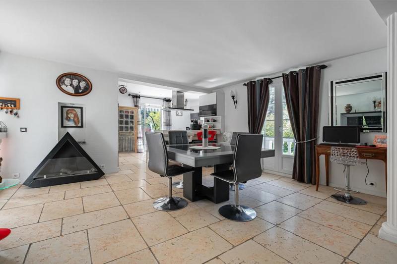 Maison - 157 m² - 7 pièces