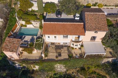 Villa - 200 m² - 6 pièces