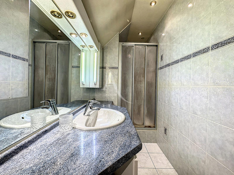 Maison - 212 m² - 8 pièces